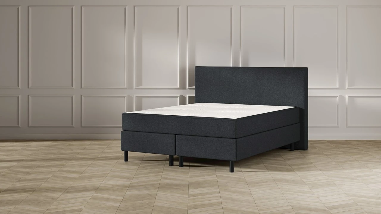 Boxspring Emma Deluxe Classic vlak met gestoffeerd matras en poot zwart Boxspring Emma Deluxe Classic Vlak Met Gestoffeerd Matras En Poot Zwart -Beter Bed Boxspring Emma Deluxe Classic vlak met gestoffeerd matras en poot zwart dark grey 1
